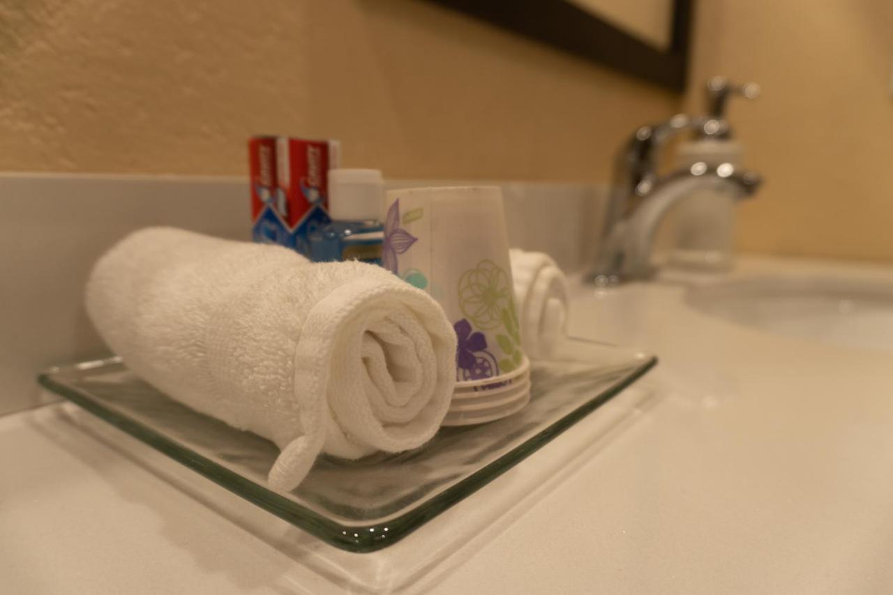 Trinity Escapes - Two Bedroom Two Bathroom Full Apartment Near Airport Anchorage Kültér fotó