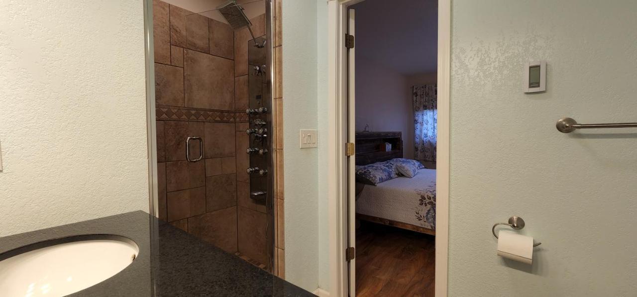 Trinity Escapes - Two Bedroom Two Bathroom Full Apartment Near Airport Anchorage Kültér fotó